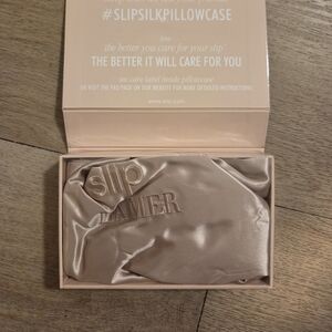 La Mer Slip Silk Pillowcase